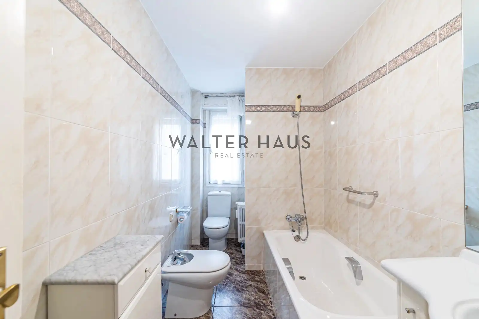 Bathroom of Flat for sale in Chamberí