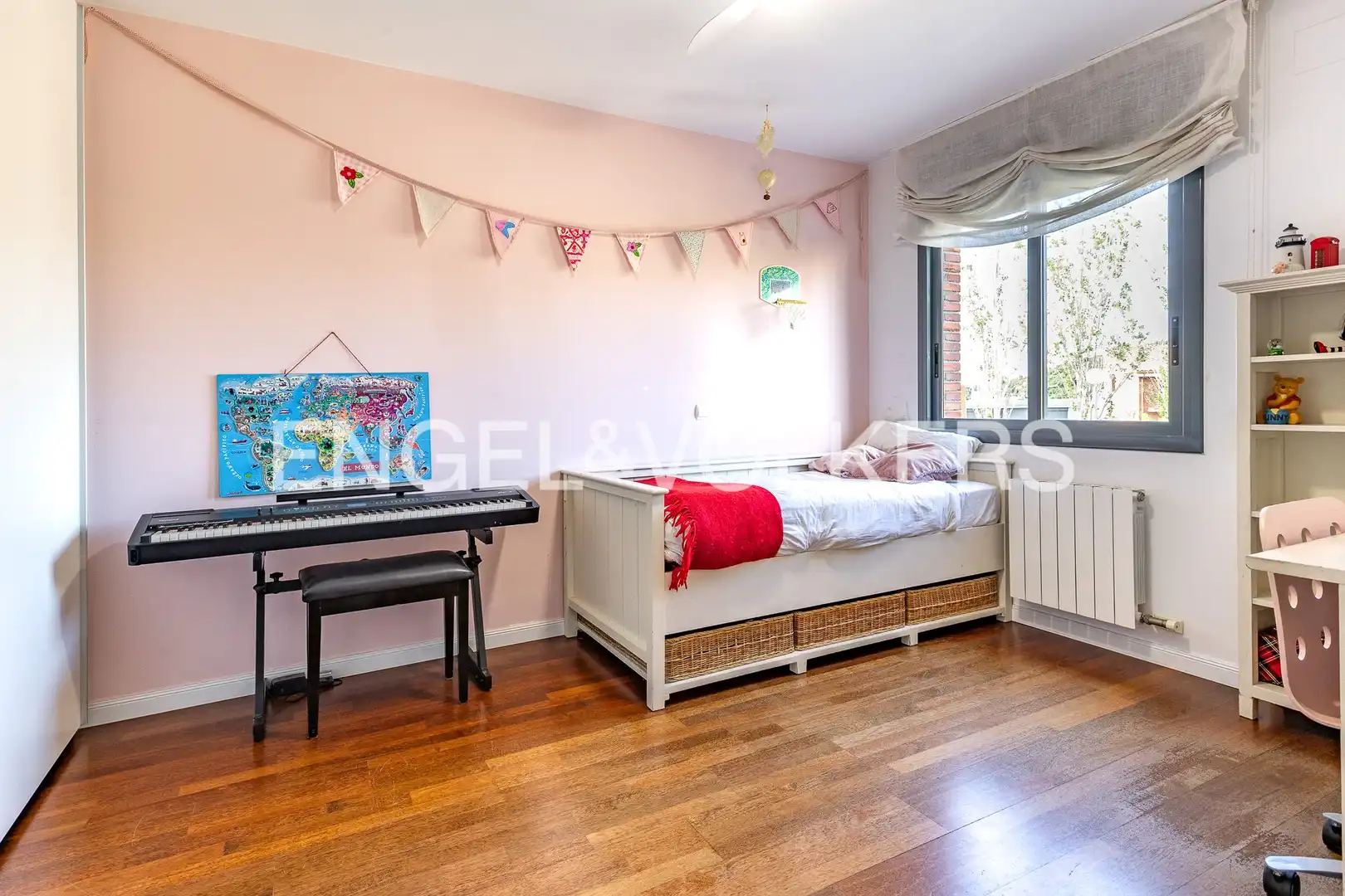 Habitación de Casa adosada de alquiler en Tiana con Aire acondicionado, Calefacción y Jardín privado