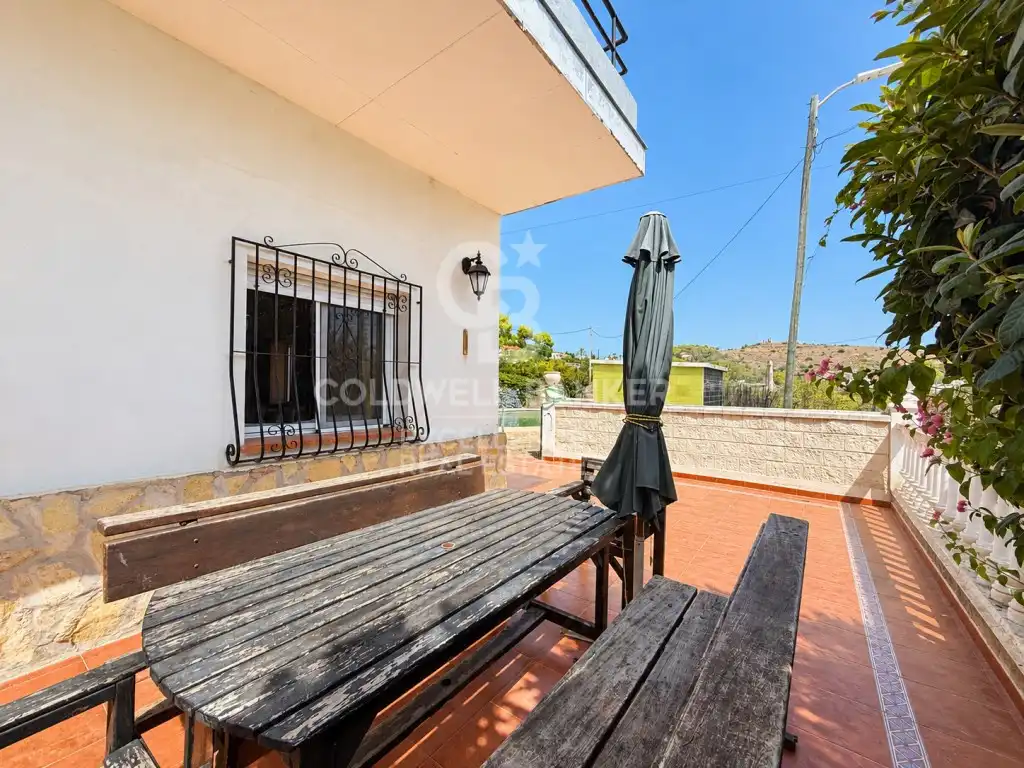 Vista exterior de Casa o chalet en venta en Oliva con Aire acondicionado, Terraza y Piscina