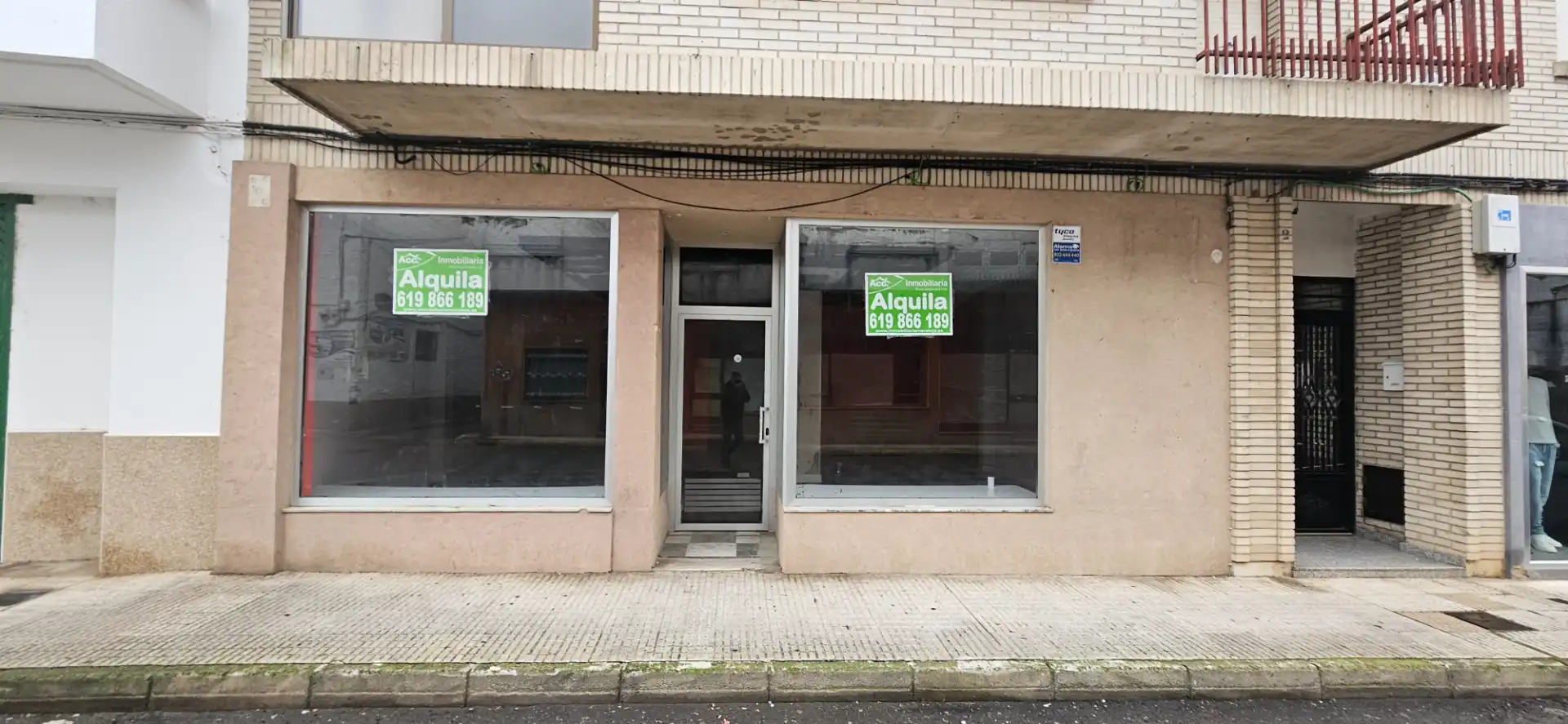Locale commerciale in affitto a Avenida de la Constitución 3