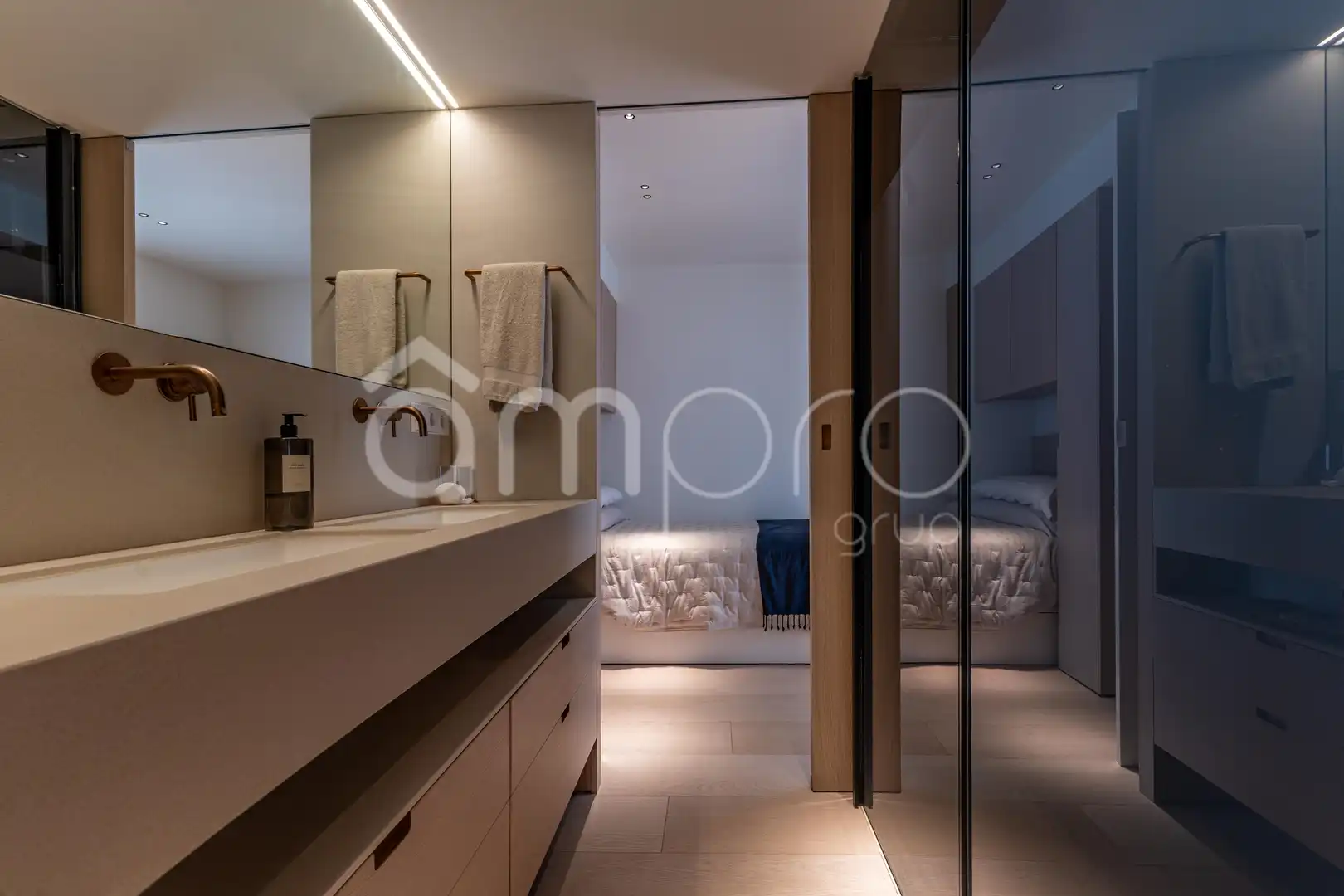 Badezimmer von Wohnung zum Verkauf in Salou mit Klimaanlage, Heizung und Terrasse