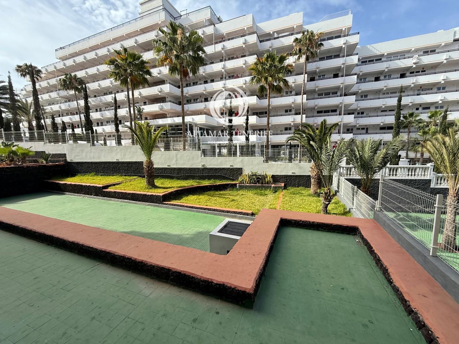 Vista exterior de Apartament en venda en Adeje amb Terrassa, Piscina i Moblat