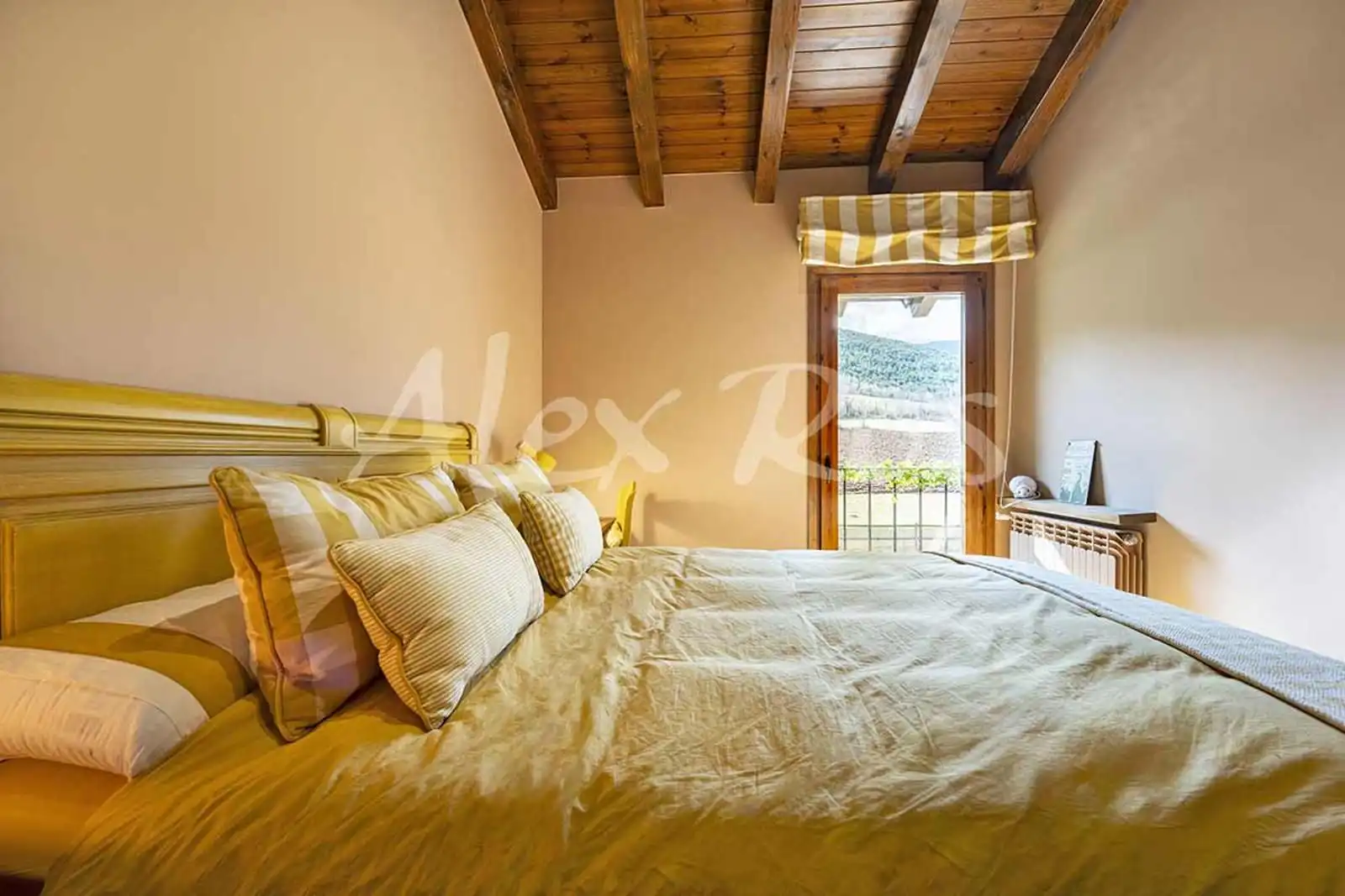 Bedroom of Houses for sale in Urús  with Heating, Private garden and Terrace