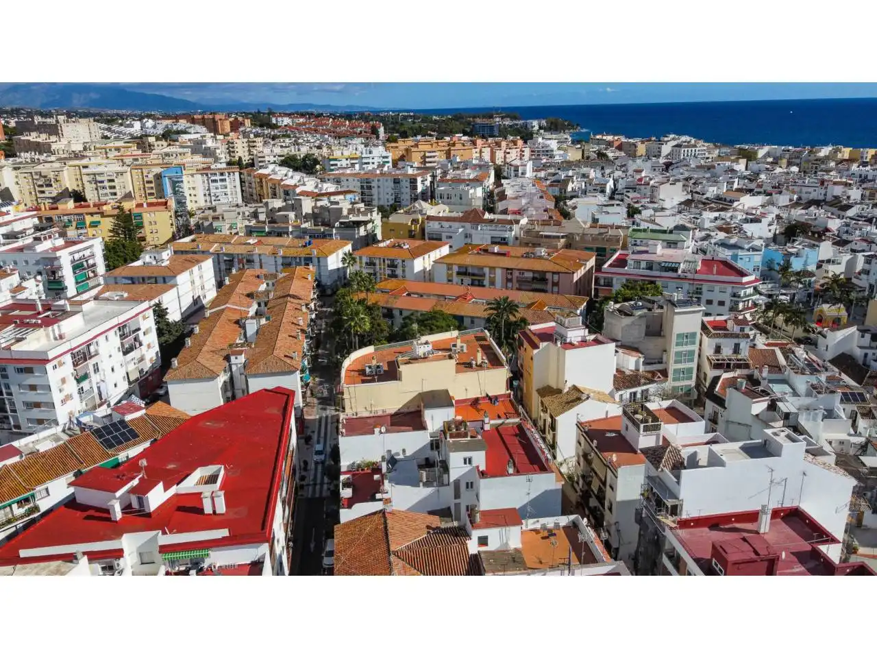 Vista exterior de Edifici en venda en Estepona