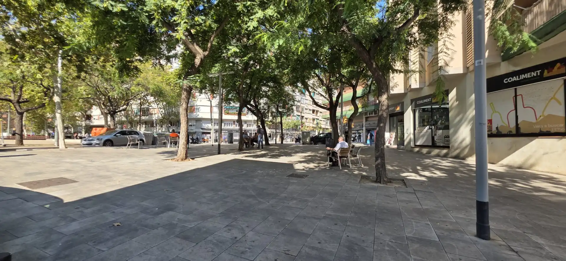 Vista exterior de Local en venda en Barcelona amb Aire condicionat, Calefacció i Terrassa