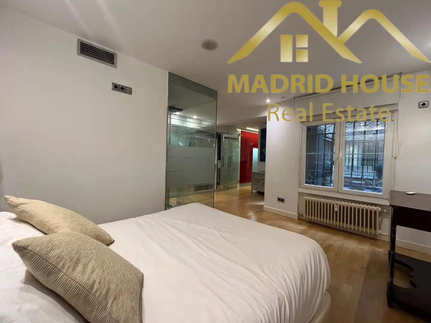 Schlafzimmer von Wohnung zum Verkauf in Madrid mit Klimaanlage, Heizung und Möbliert