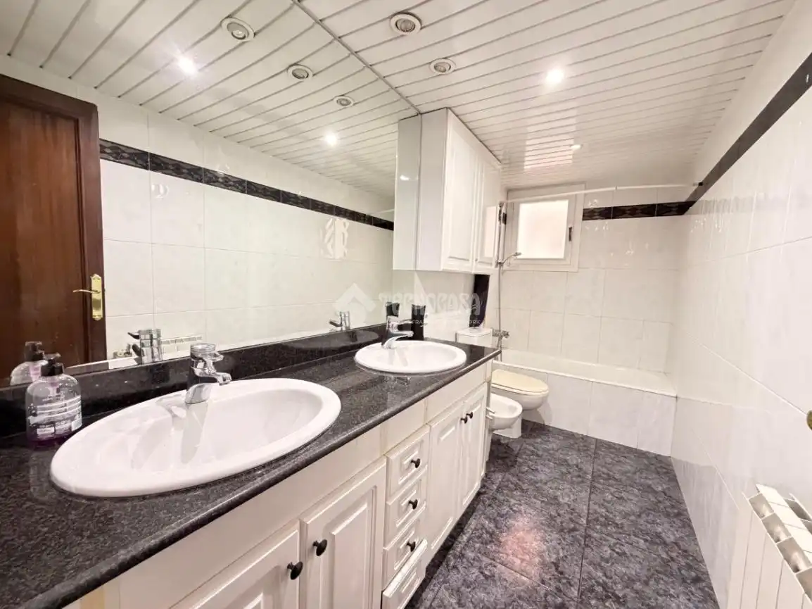 Baño de Piso en venta en Barcelona con Aire acondicionado y Alarma