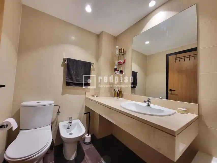 Baño de Piso en venta en Valdemoro con Aire acondicionado, Calefacción y Jardín privado