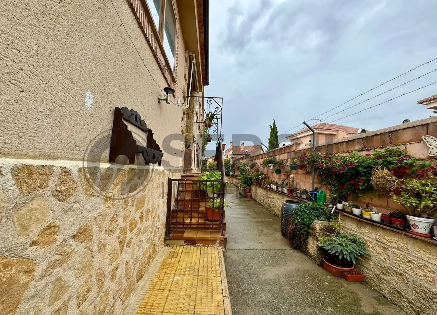 Vista exterior de Casa o chalet en venta en Prádena con Calefacción y Jardín privado
