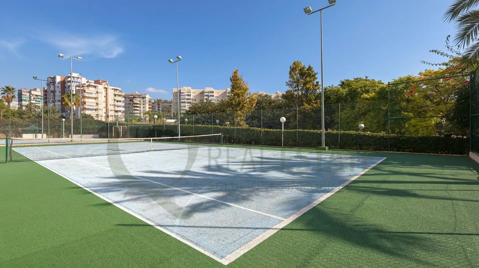 Außenansicht von Dachboden zur Miete in Alicante / Alacant mit Klimaanlage, Privatgarten und Terrasse