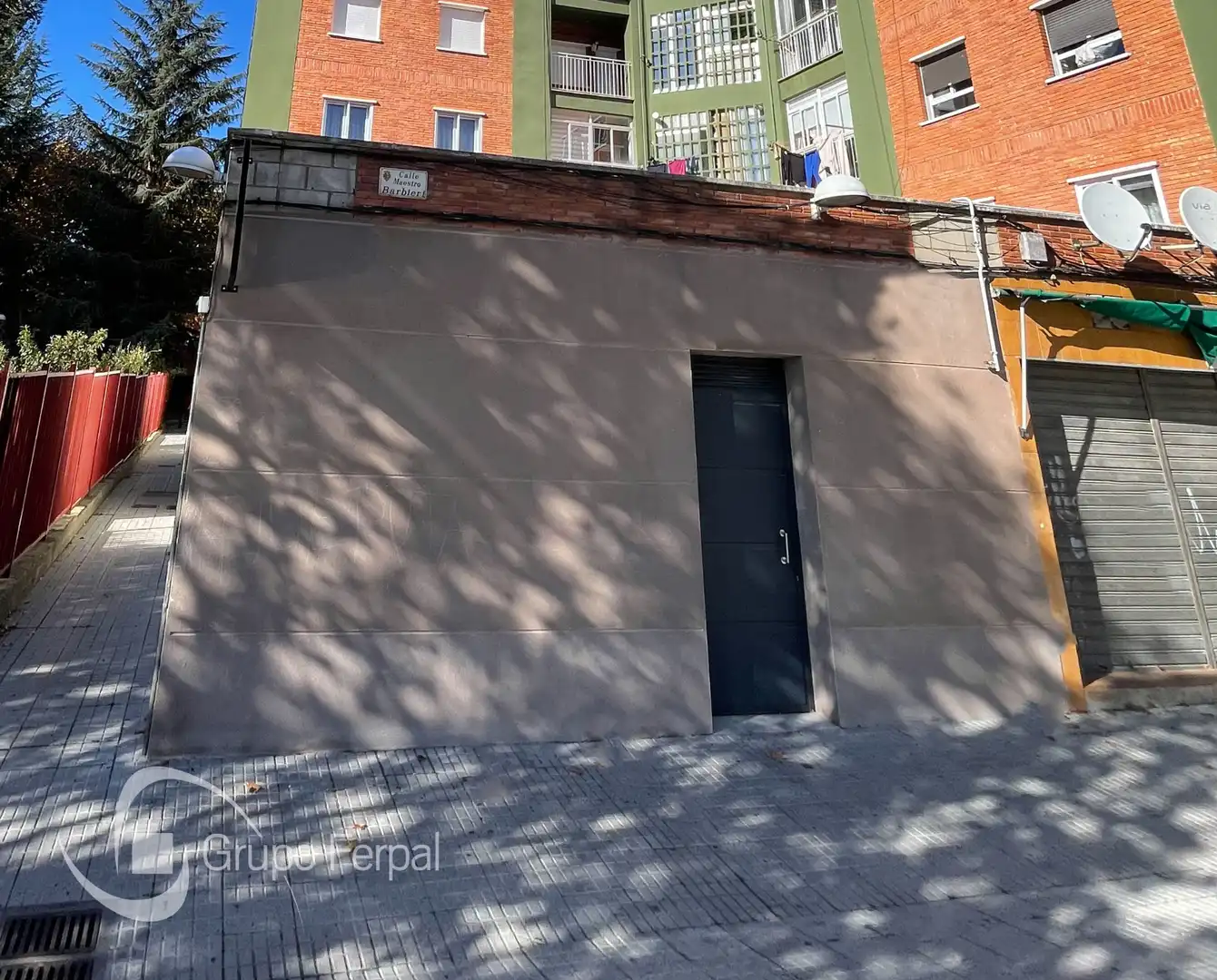 Vista exterior de Local en venta en Salamanca con Alarma