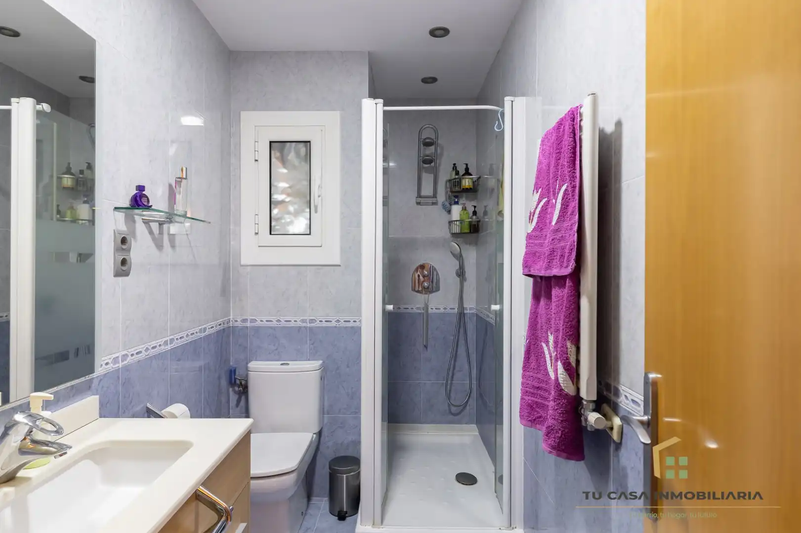 Bathroom of Flat for sale in Badalona  with Air Conditioner, Heating and Storage room