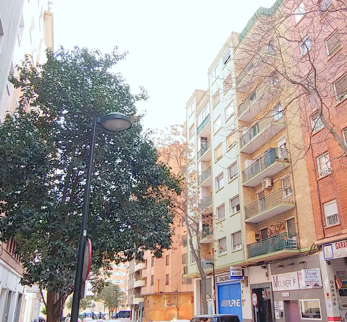 Vista exterior de Pis de lloguer en Zaragoza amb Calefacció, Terrassa i Moblat