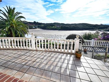 Casa con balcón en venta en AJO. Urb. La Sorrozuela