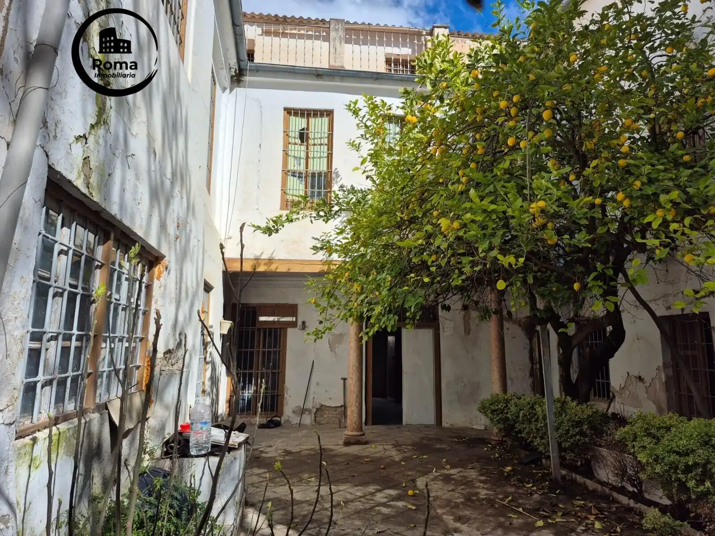 Vista exterior de Casa adosada en venda en Loja amb Terrassa