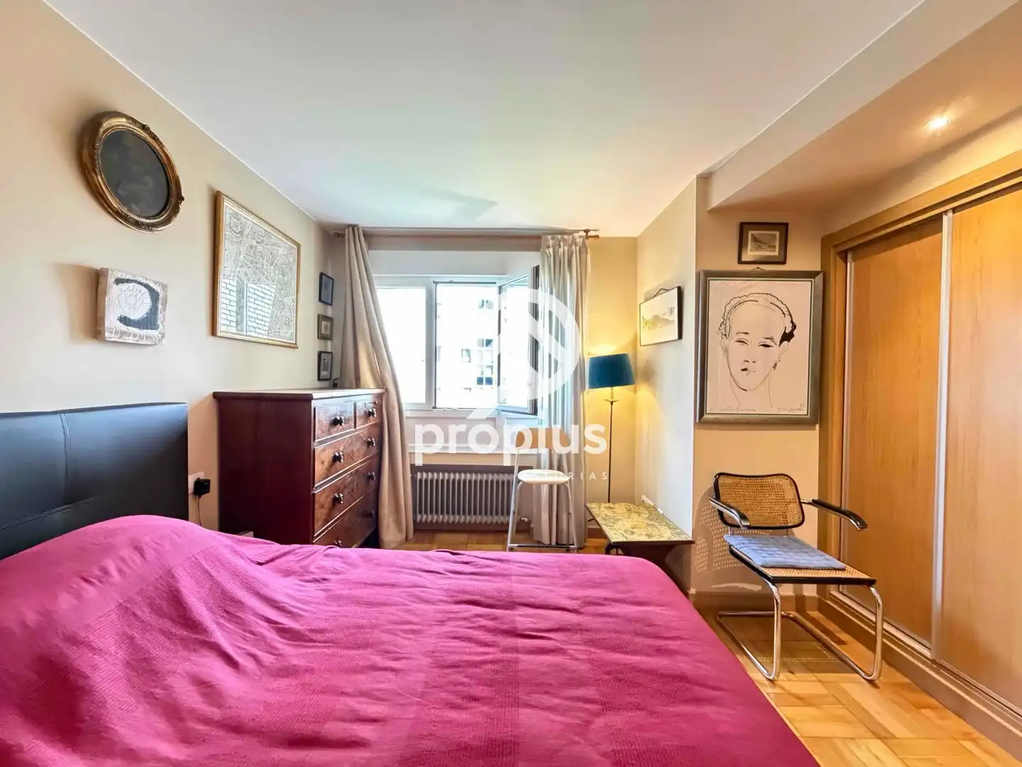 Bedroom of Flat for sale in Oviedo   with Heating, Parquet flooring and Oven