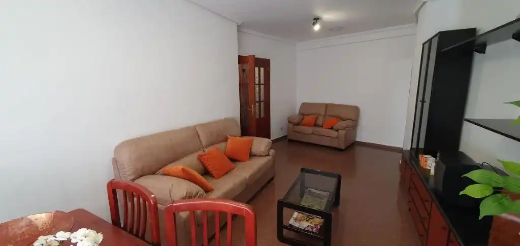 Wohnzimmer von Wohnung zur Miete in Petrer mit Möbliert, Ofen und Waschmaschine