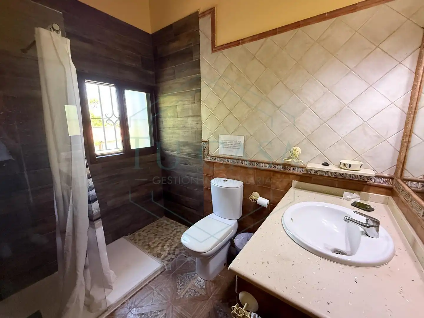 Bany de Casa o xalet en venda en Chiclana de la Frontera amb Jardí privat, Terrassa i Traster