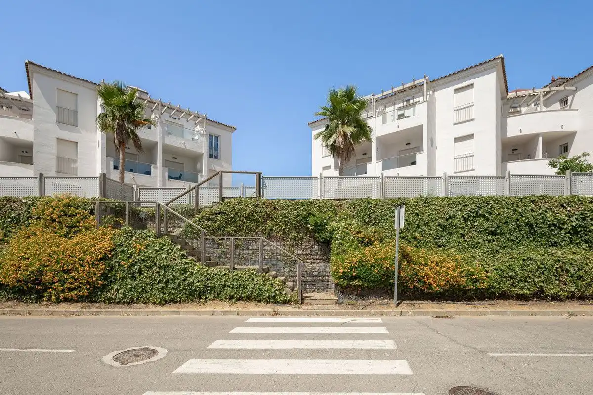 Vista exterior de Apartament de lloguer en Manilva amb Aire condicionat, Calefacció i Terrassa