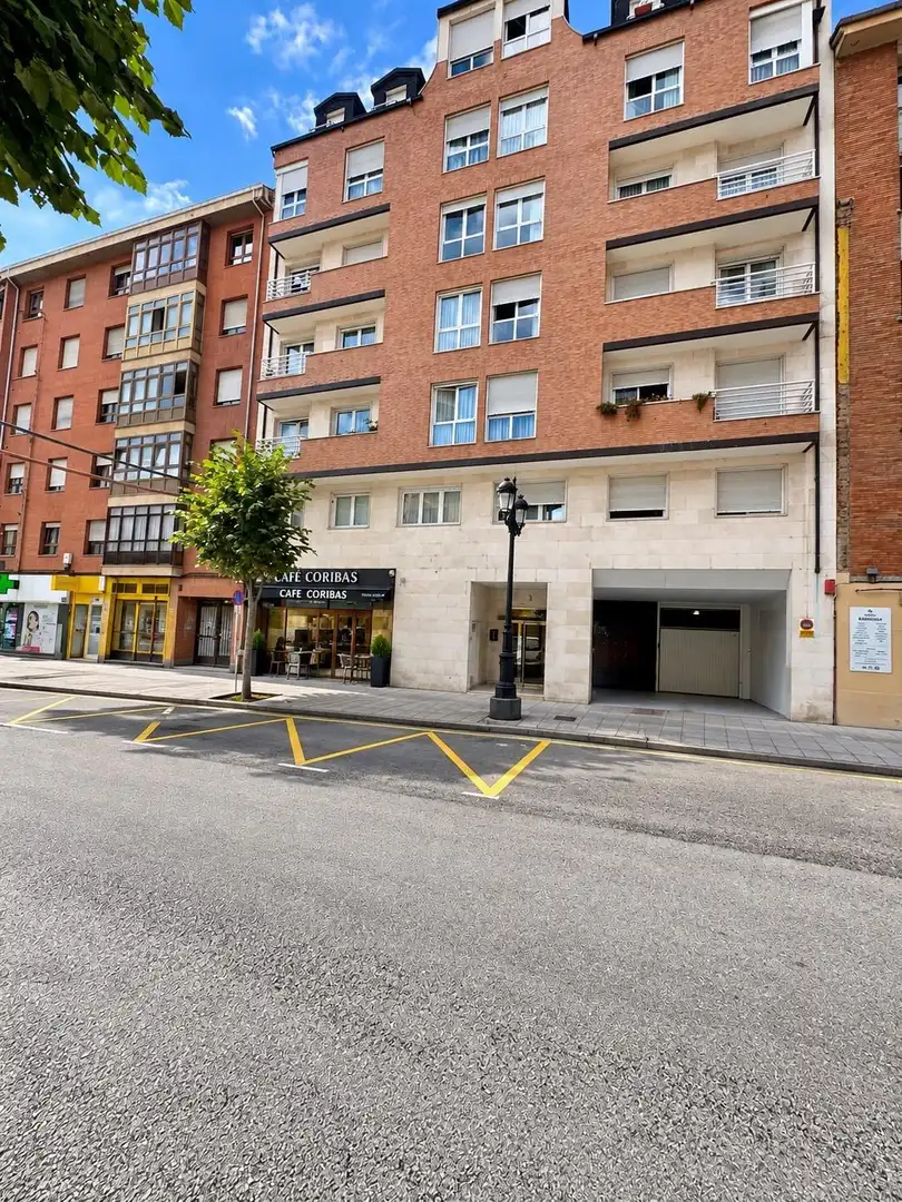 Vista exterior de Pis en venda en Oviedo  amb Calefacció