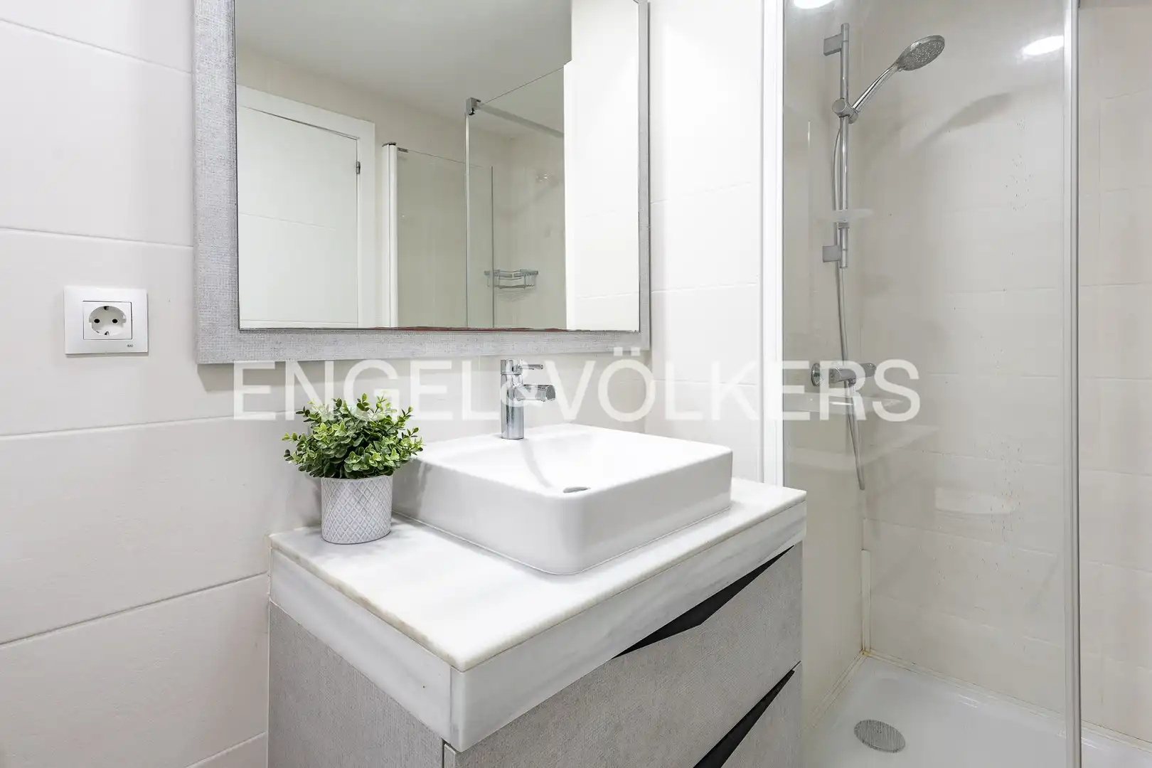 Baño de Ático en venta en Sant Adrià de Besòs con Aire acondicionado, Calefacción y Parquet