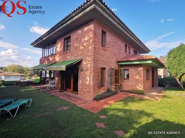 House with garden for sale in Palau