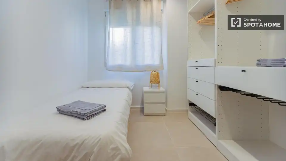 Appartamento con terrazza in affitto a L'Eixample, imagen 19