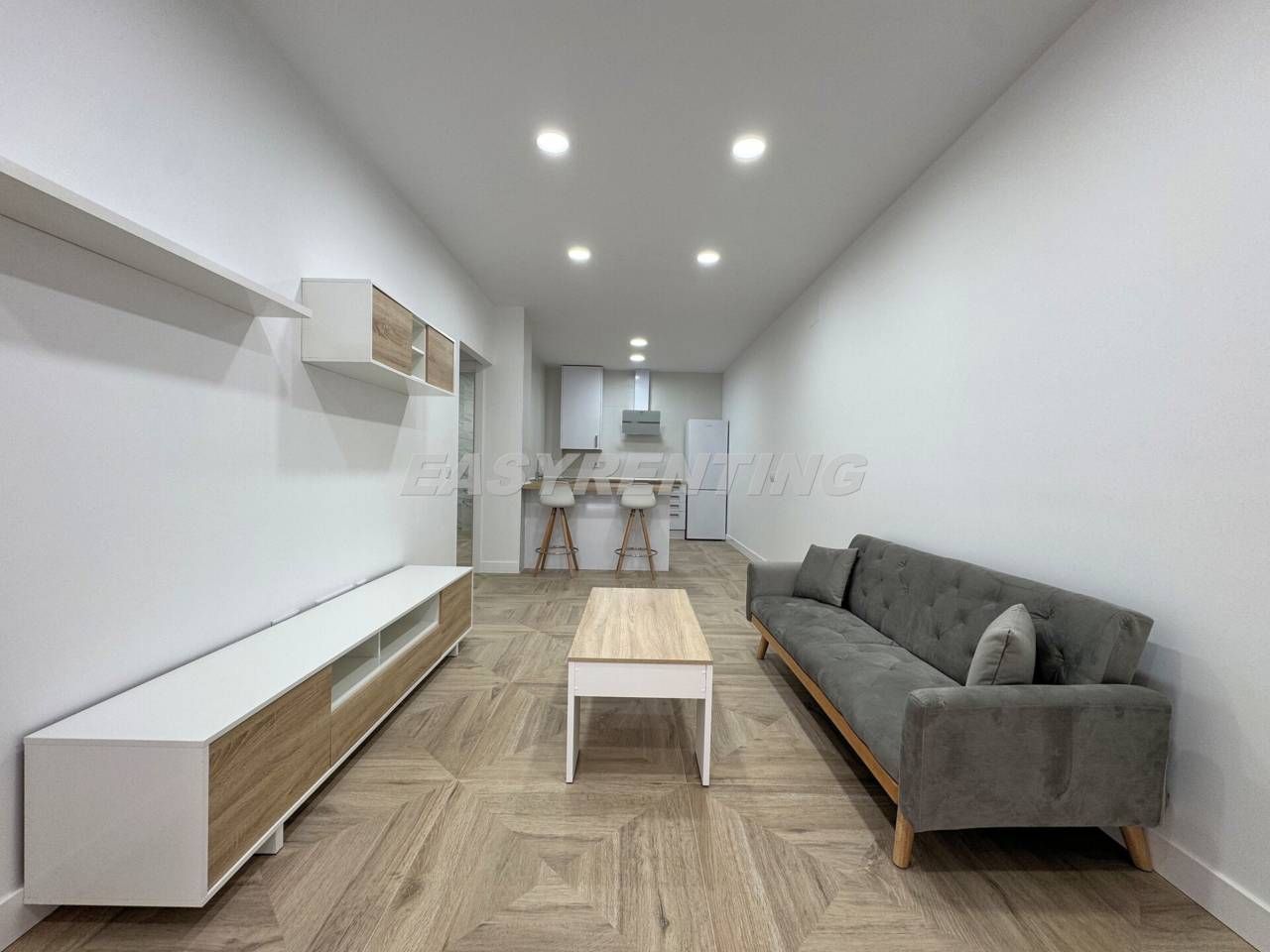 Sala d'estar de Pis de lloguer en La Línea de la Concepción amb Moblat i Balcó