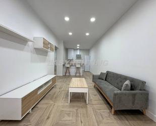 Sala d'estar de Pis de lloguer en La Línea de la Concepción amb Moblat i Balcó