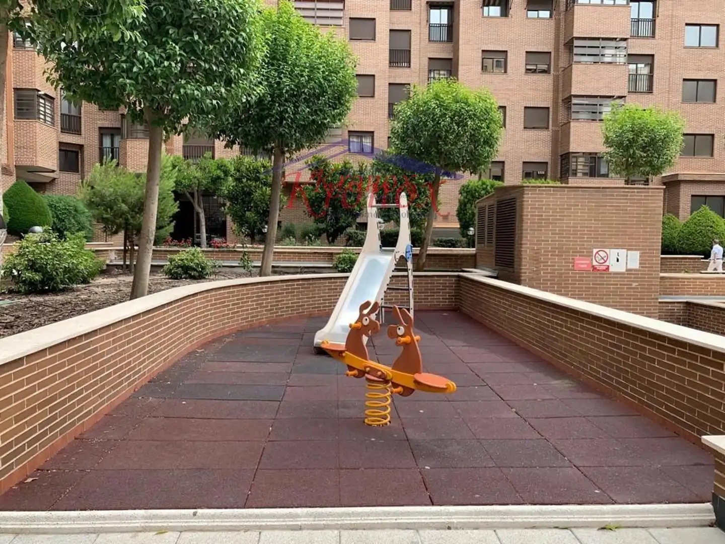 Vista exterior de Àtic en venda en Madrid amb Aire condicionat, Calefacció i Terrassa