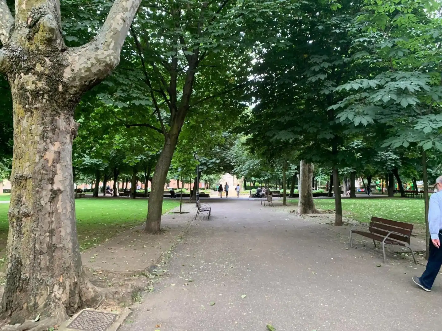 Vista exterior de Estudi en venda en León Capital  amb Calefacció