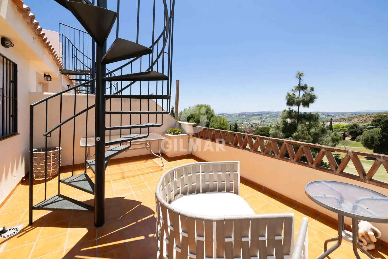 Terraza de Piso en venta en Casares con Jardín privado, Trastero y Piscina
