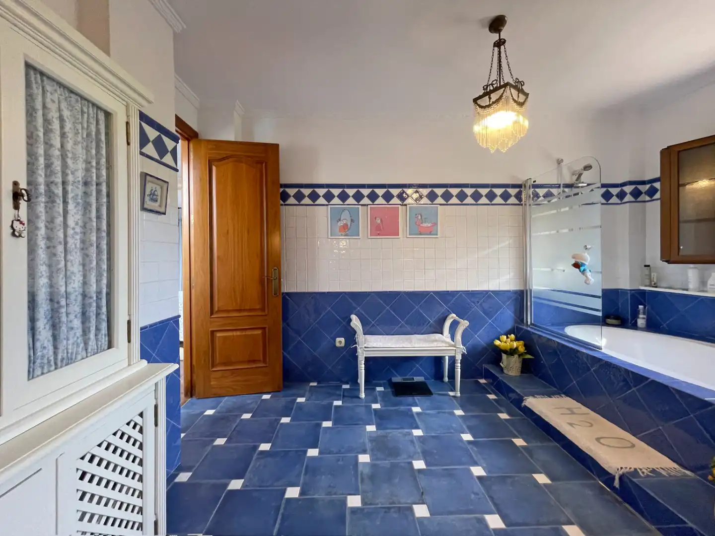 Bany de Casa o xalet en venda en Alhaurín de la Torre amb Aire condicionat, Calefacció i Jardí privat