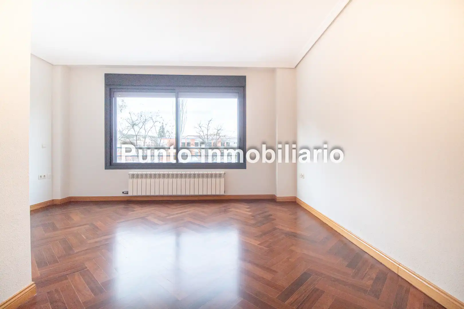 Living room of Flat for rent in Valladolid  with Heating and Parquet flooring