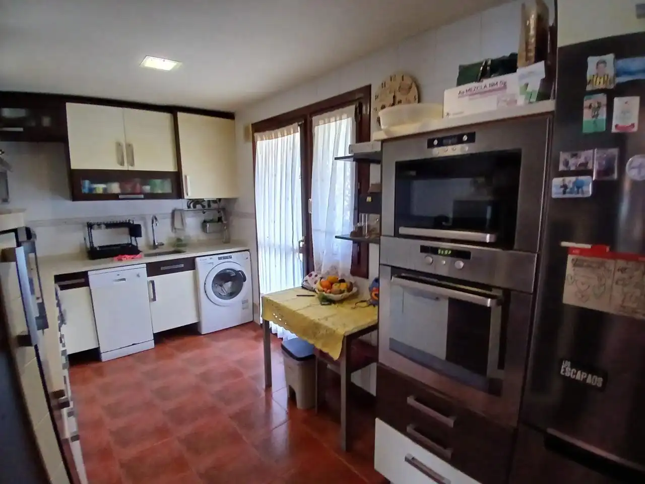 Küche von Einfamilien-Reihenhaus zum Verkauf in Castro-Urdiales mit Heizung, Privatgarten und Terrasse