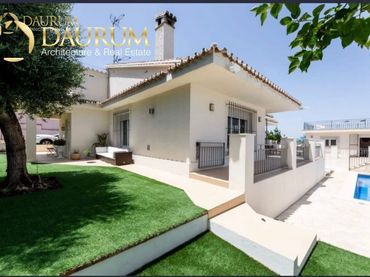 Chalet con piscina en venta en Jerez