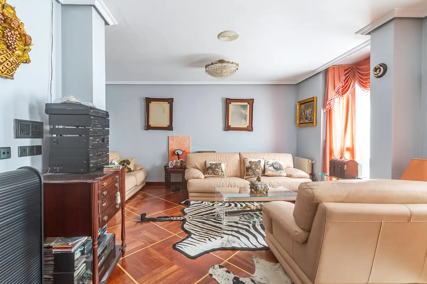 Sala de estar de Dúplex en venta en Madrid con Calefacción y Terraza