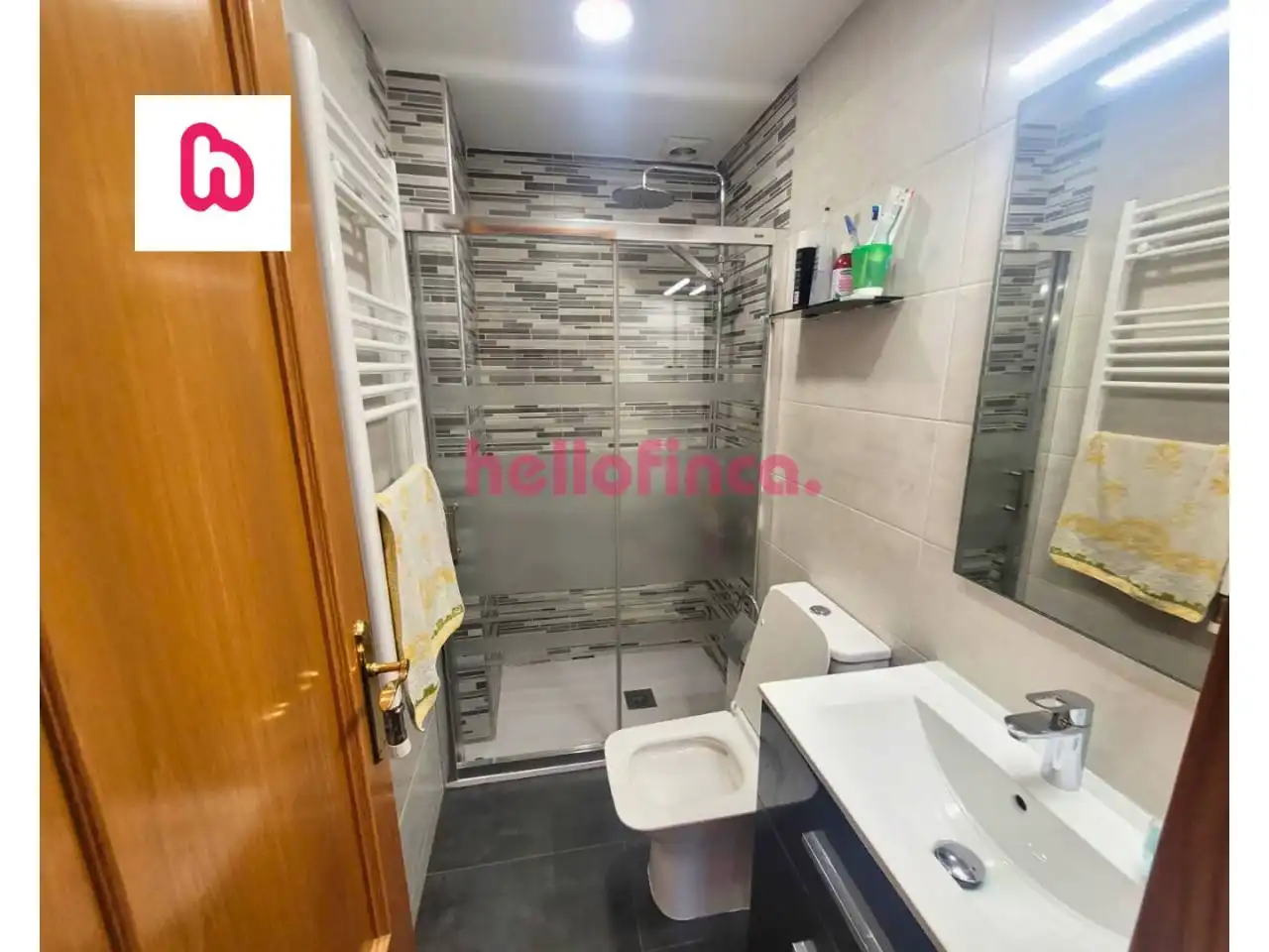 Baño de Casa adosada en venta en Santa Perpètua de Mogoda con Aire acondicionado, Calefacción y Terraza