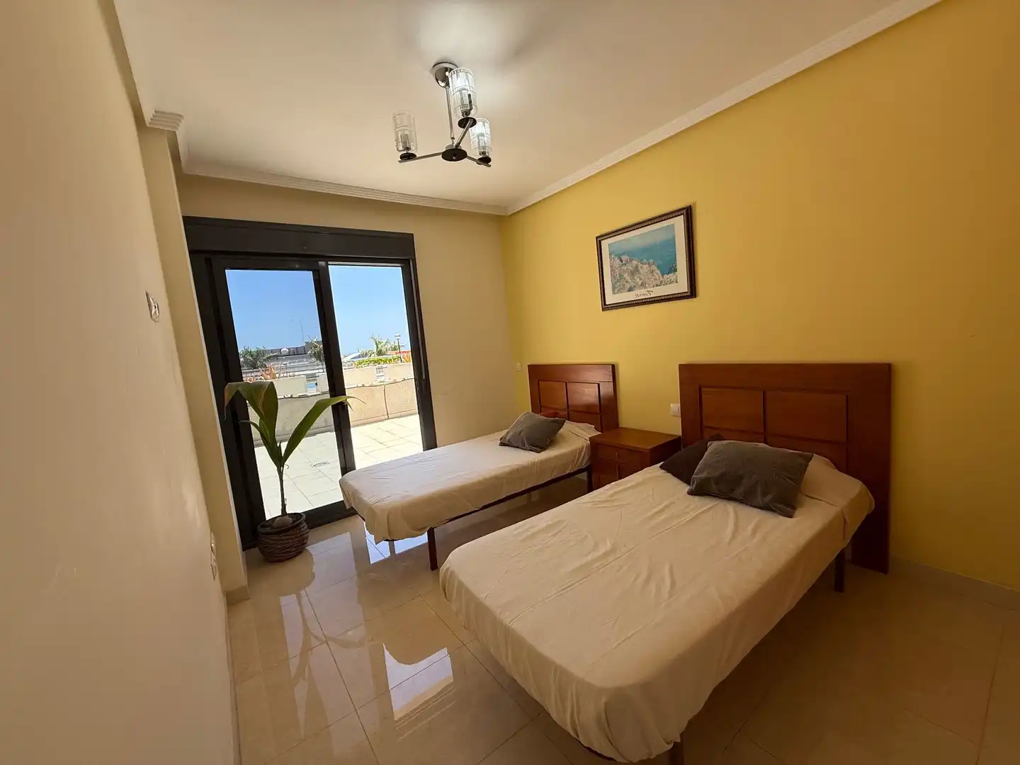 Dormitori de Apartament en venda en Adeje amb Terrassa, Piscina i Moblat