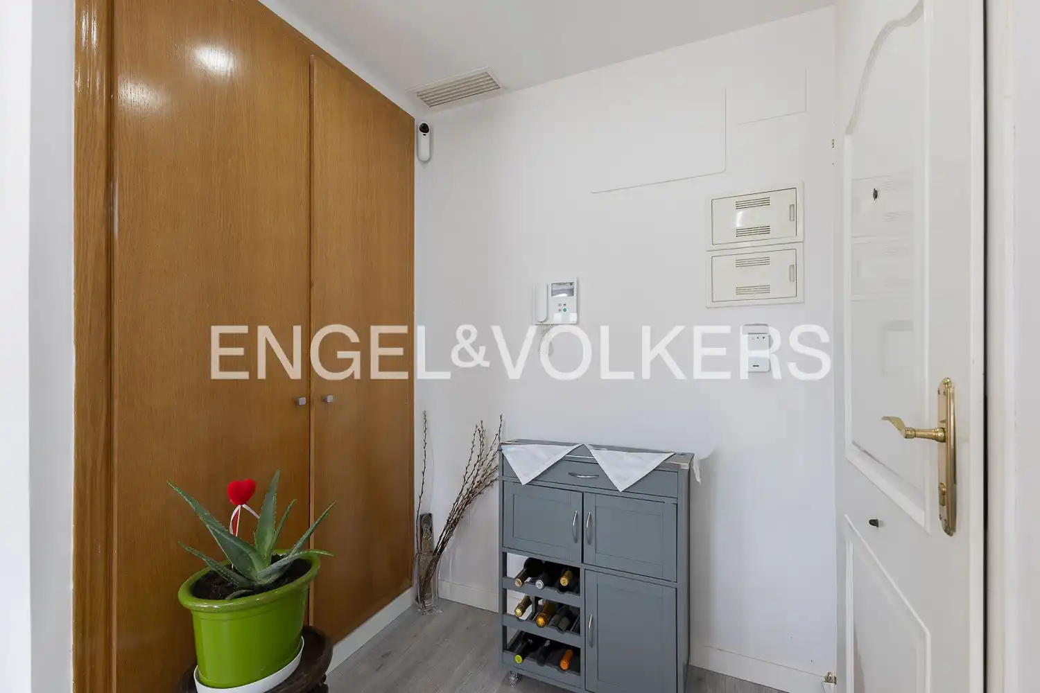 Wohnung zum Verkauf in Valencia mit Klimaanlage, Heizung und Privatgarten