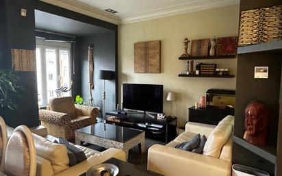 Living room of Flat for sale in  Valencia Capital  with Air Conditioner, Furnished and Oven