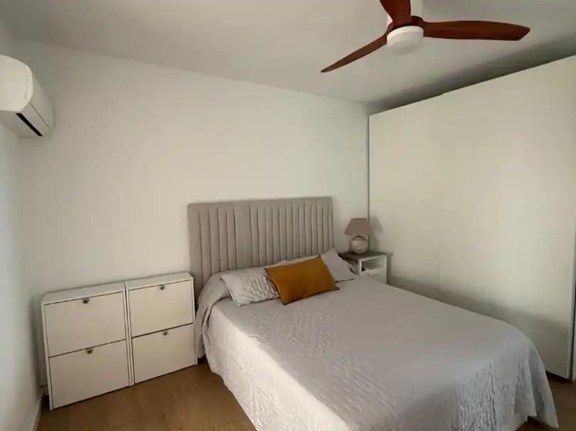 Schlafzimmer von Wohnung zum Verkauf in  Sevilla Capital mit Klimaanlage und Balkon