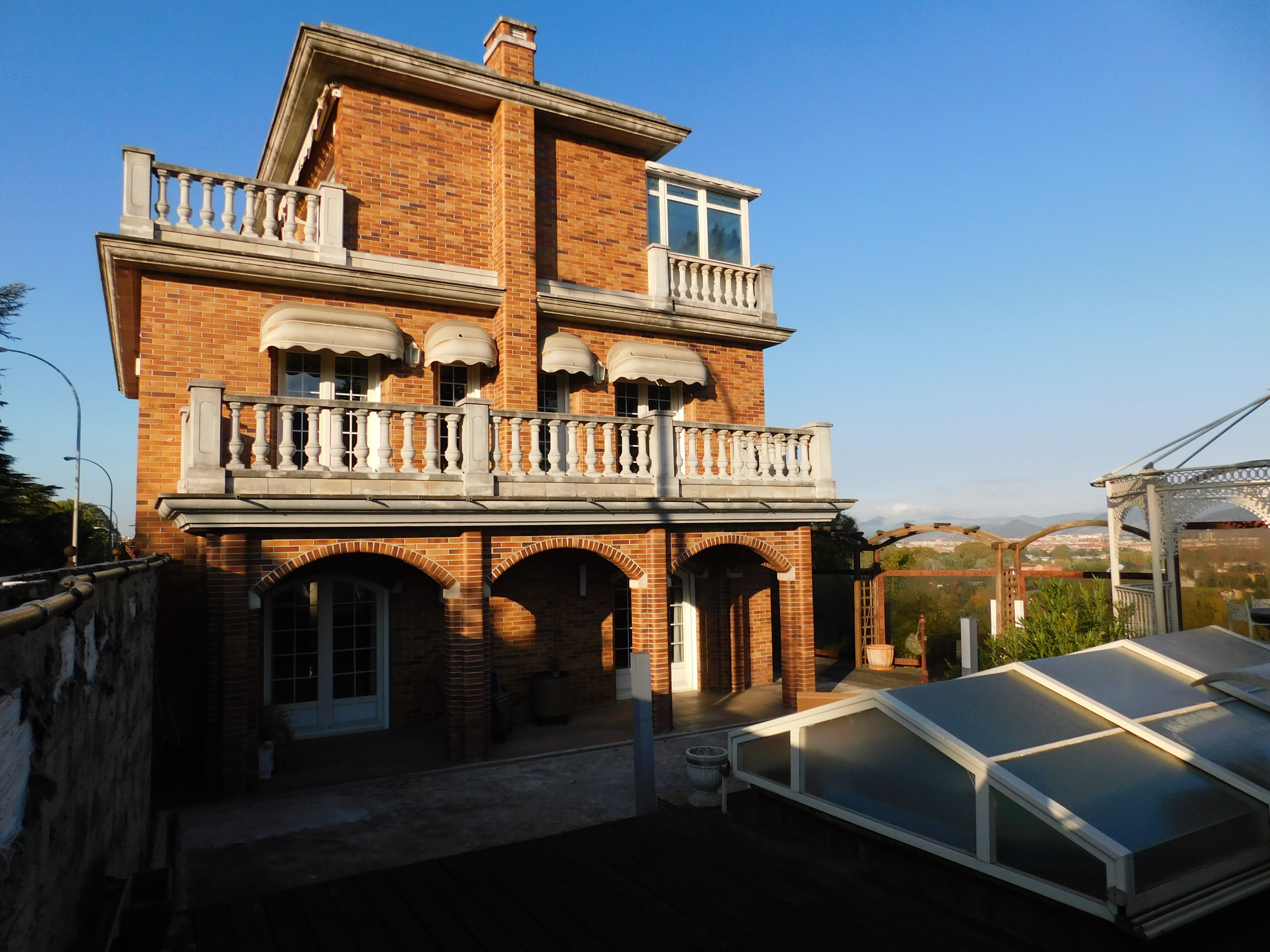 Vista exterior de Casa o xalet en venda en  Pamplona / Iruña amb Calefacció i Moblat