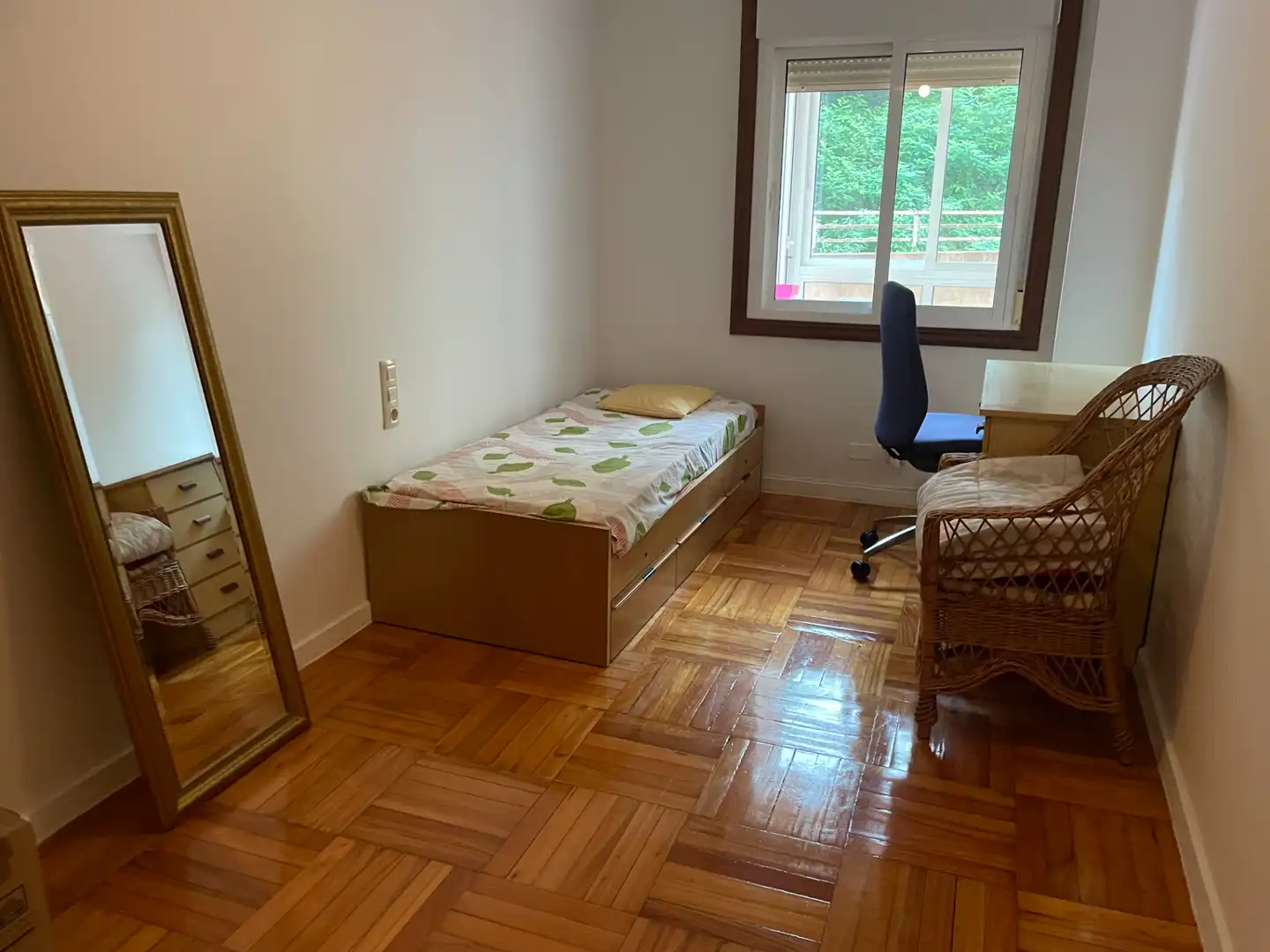 Bedroom of Flat for sale in Vigo   with Heating, Parquet flooring and Terrace