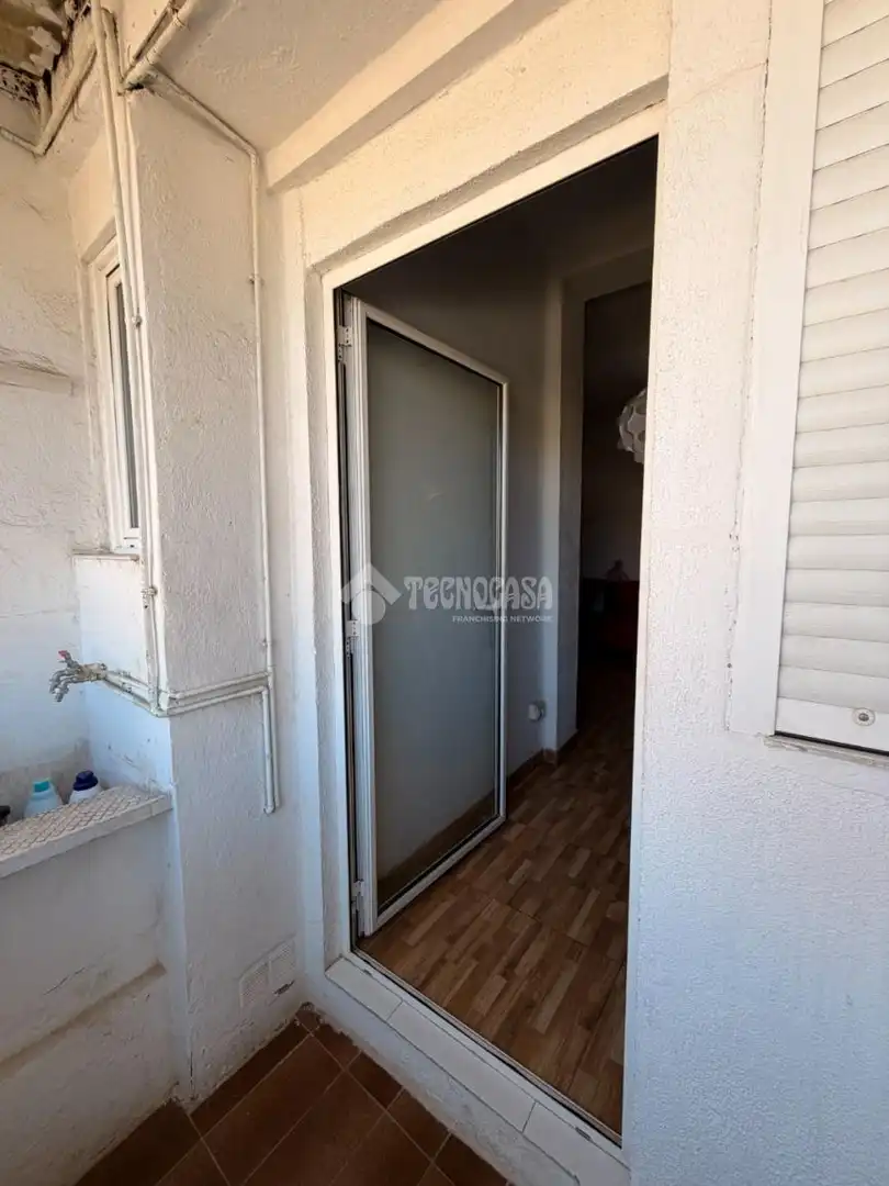 Casa bifamiliare con terrazza in vendita a Centre - Sant Oleguer, imagen 3