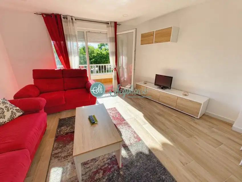 Sala d'estar de Pis de lloguer en Segovia amb Calefacció, Terrassa i Balcó