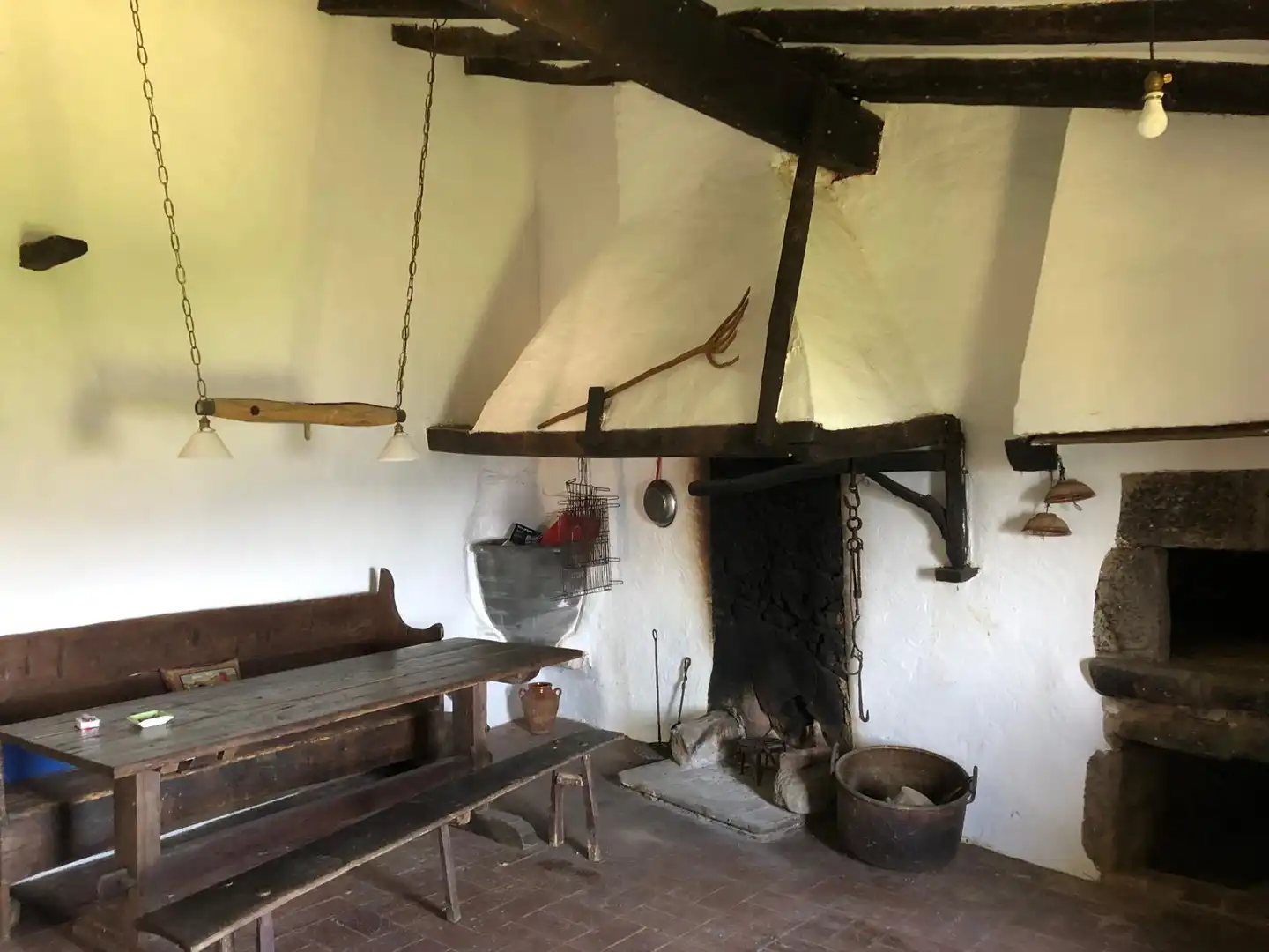 Cocina de Finca rústica en venta en Olot con Aire acondicionado, Calefacción y Jardín privado