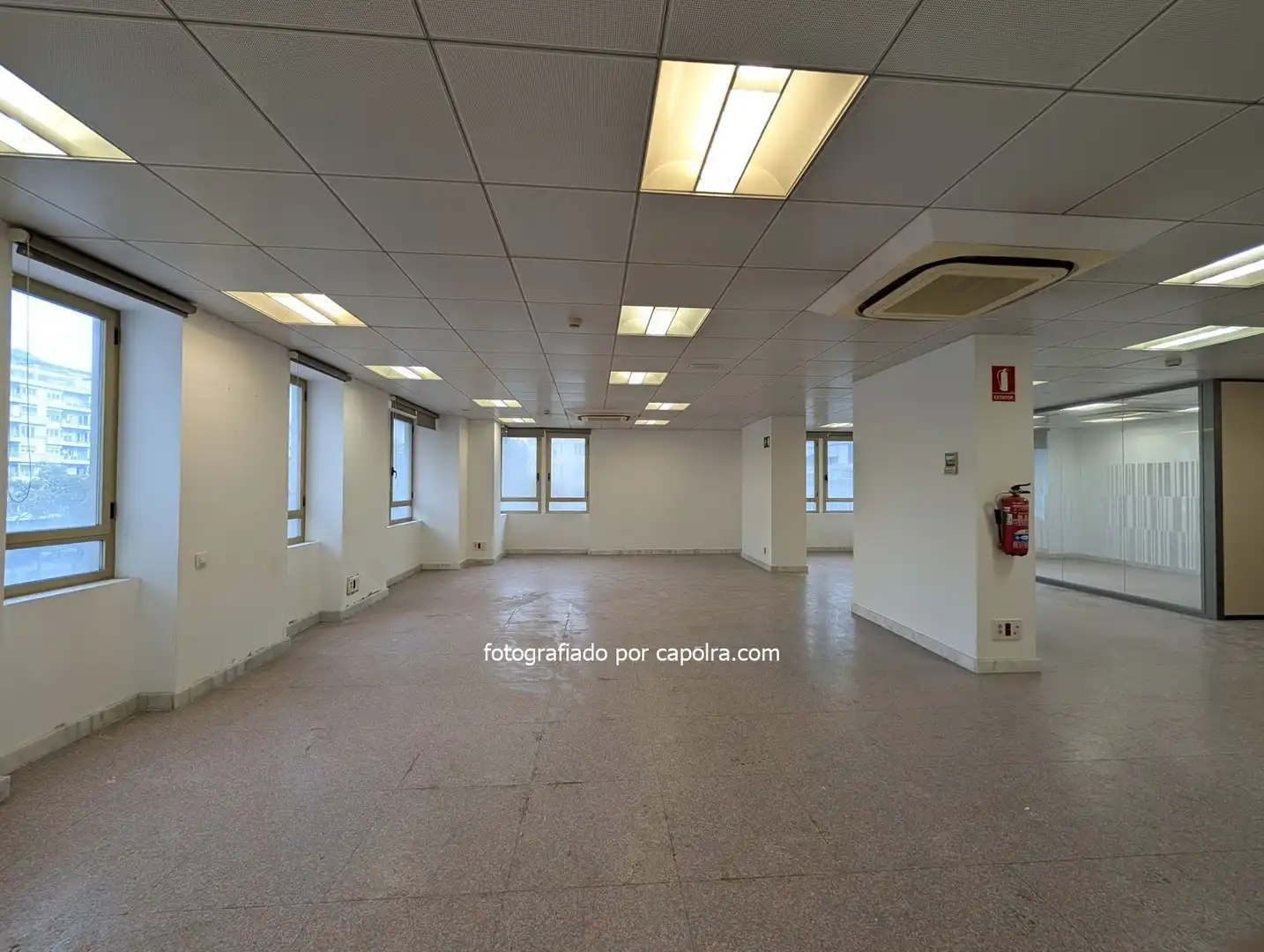 Büro zum Verkauf in Barcelona mit Klimaanlage und Heizung
