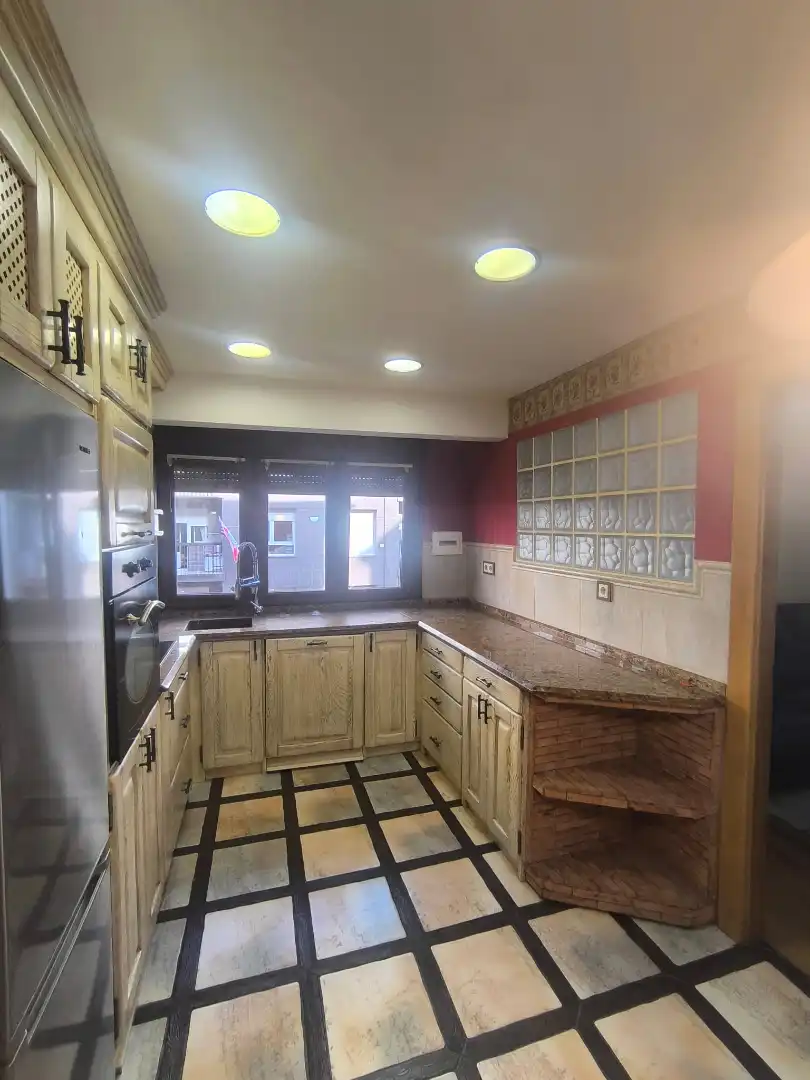 Cocina de Piso en venta en Portugalete con Calefacción, Trastero y Amueblado