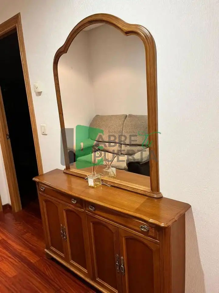Dormitori de Pis de lloguer en Ourense Capital  amb Calefacció, Parquet i Moblat